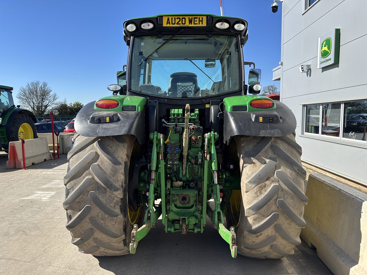 John Deere 6155R - Farm tractor: picture 3 John Deere 6155R - Farm tractor: picture 3