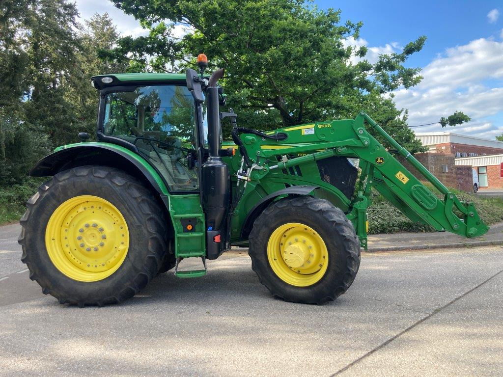 John Deere 6175R - Farm tractor: picture 1 John Deere 6175R - Farm tractor: picture 1