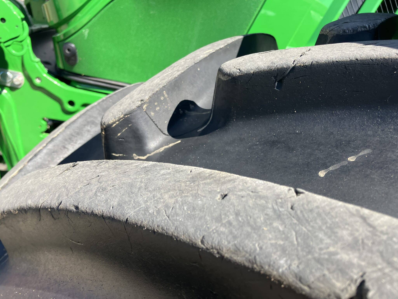 Farm tractor John Deere 6215R: picture 10