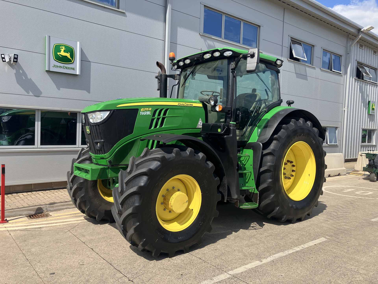 John Deere 6215R - Farm tractor: picture 1 John Deere 6215R - Farm tractor: picture 1