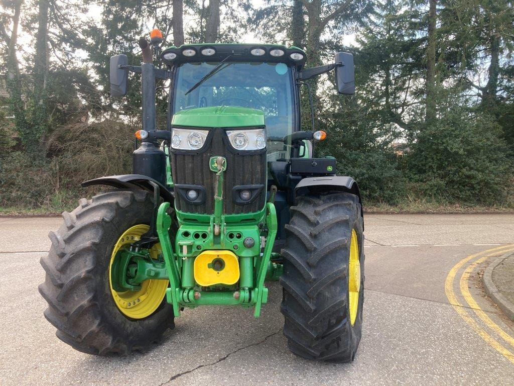 John Deere 6215R - Farm tractor: picture 2 John Deere 6215R - Farm tractor: picture 2