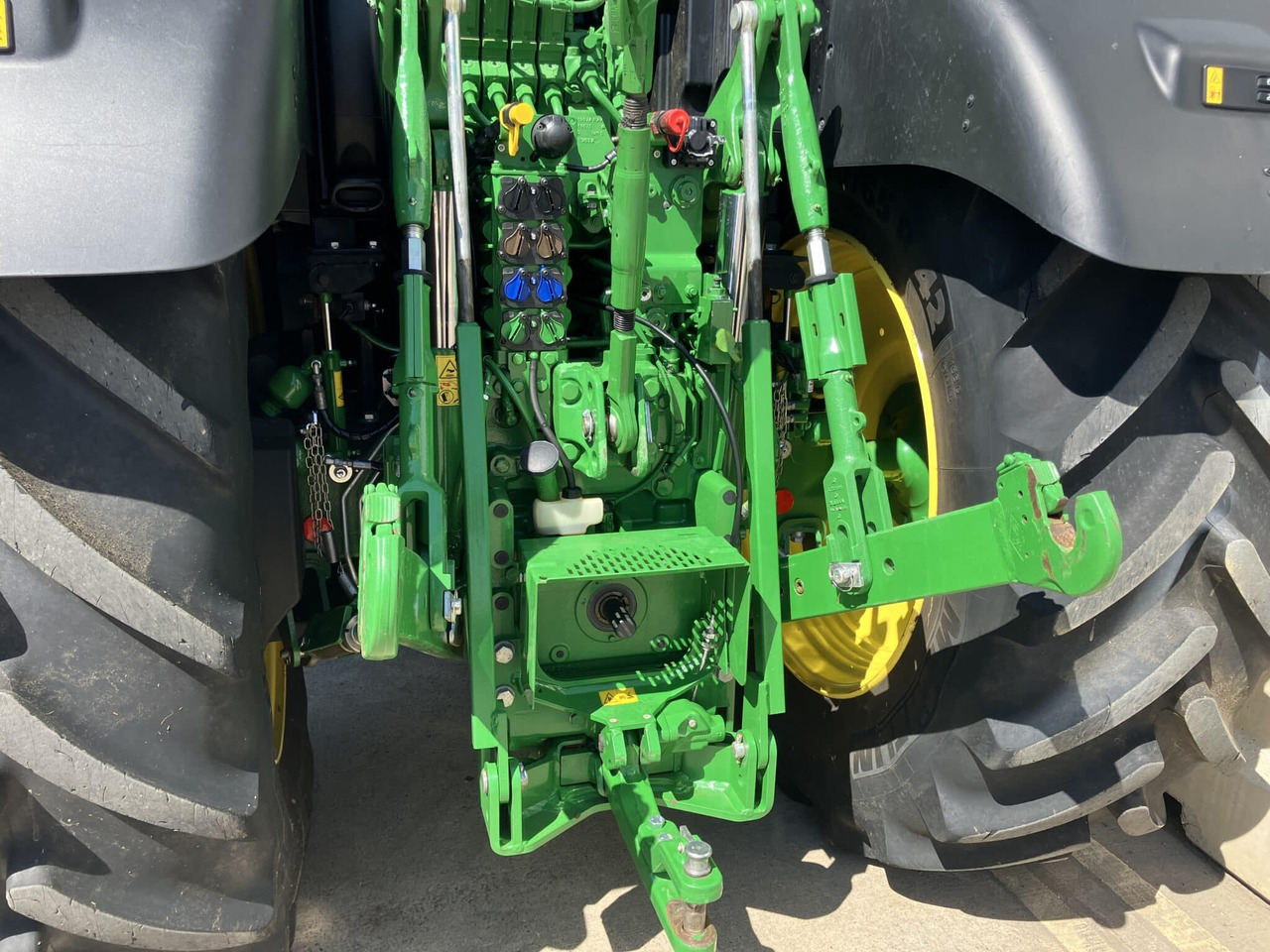 Farm tractor John Deere 6215R: picture 15