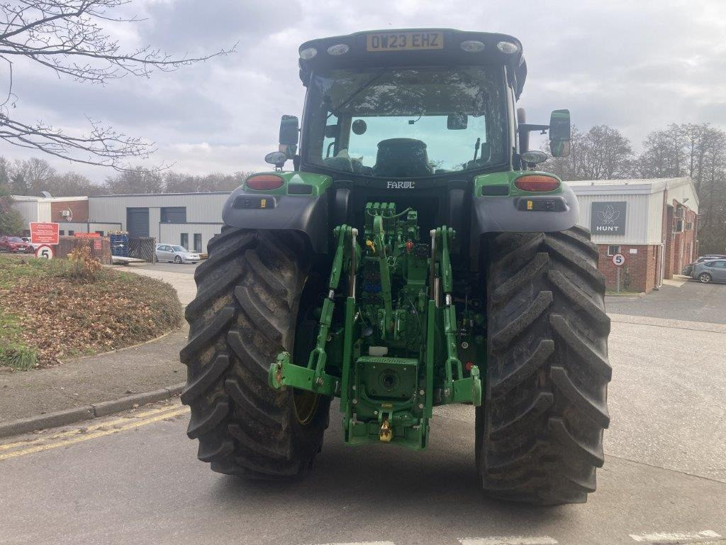 John Deere 6215R - Farm tractor: picture 4 John Deere 6215R - Farm tractor: picture 4