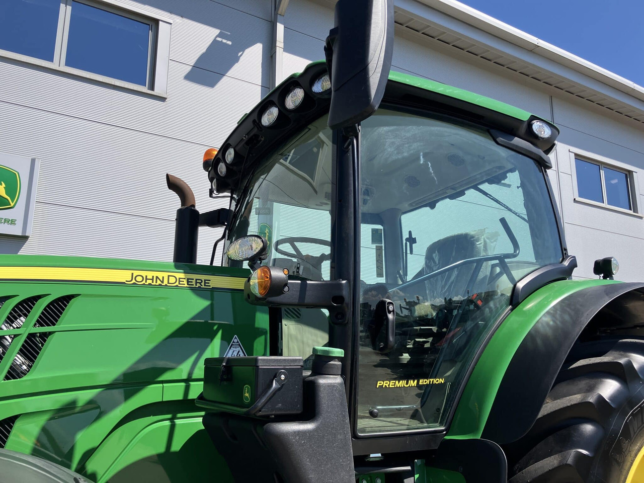 Farm tractor John Deere 6215R: picture 18