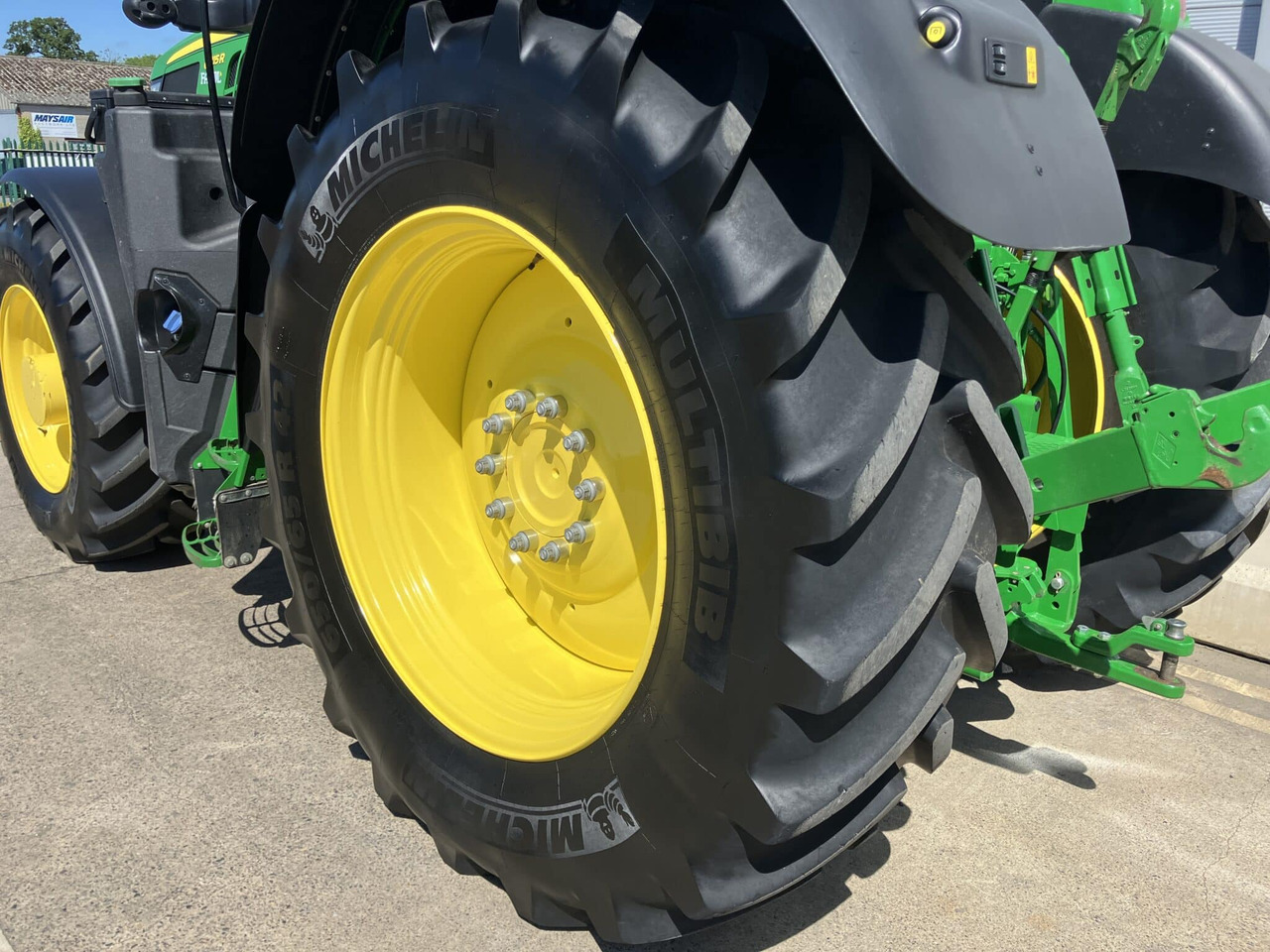 Farm tractor John Deere 6215R: picture 13