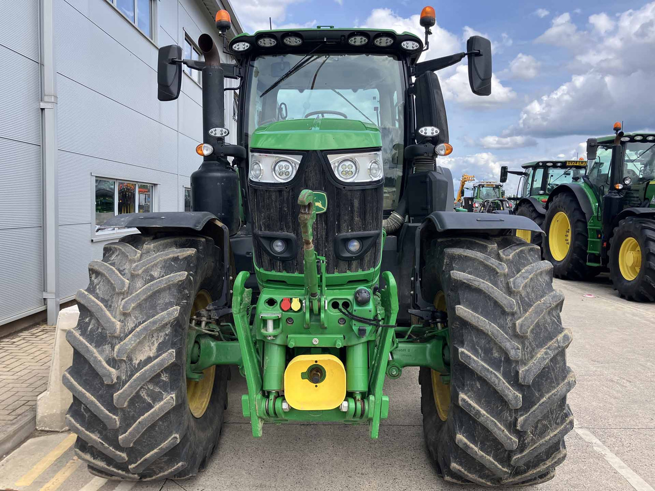 Farm tractor John Deere 6250R: picture 8