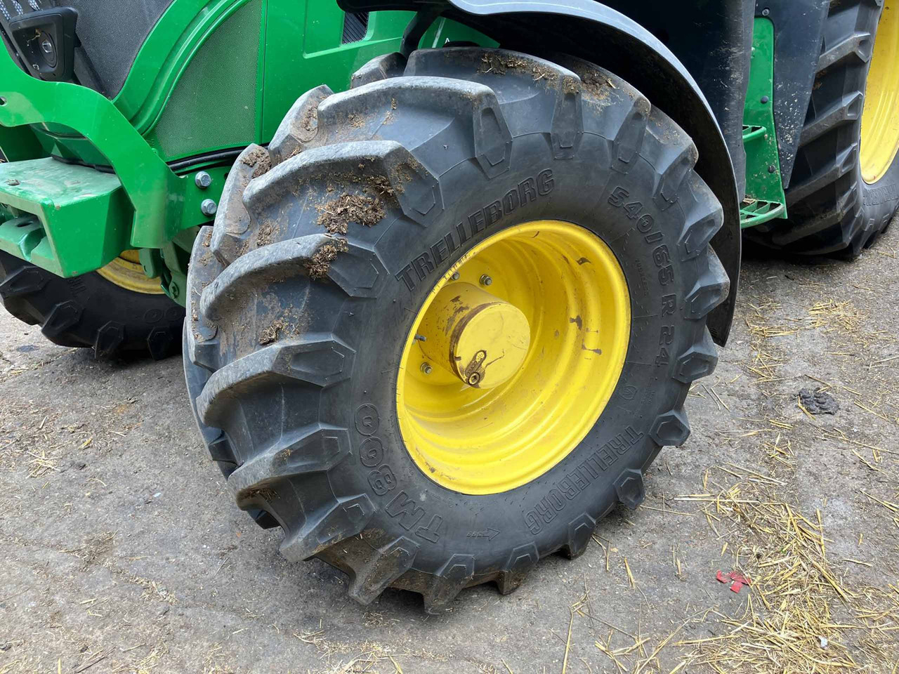 John Deere 6R 150 + 643R Loader - Farm tractor: picture 3 John Deere 6R 150 + 643R Loader - Farm tractor: picture 3