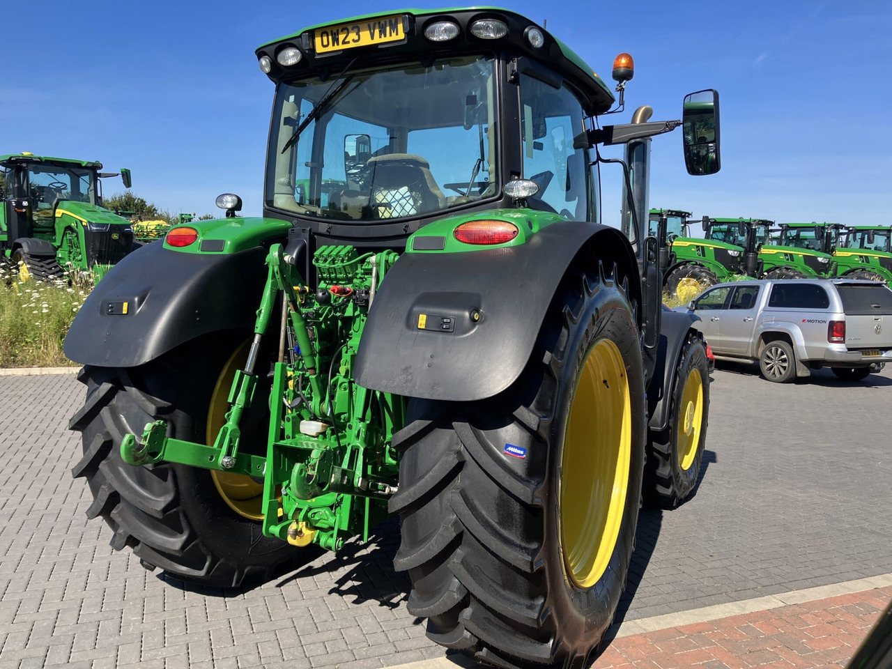 John Deere 6R 185 - Farm tractor: picture 5 John Deere 6R 185 - Farm tractor: picture 5