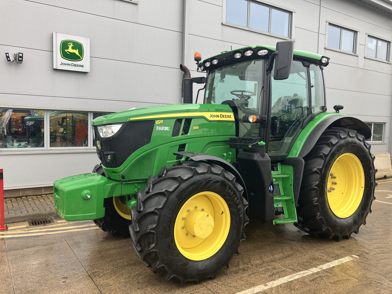 John Deere 6R 185 - Farm tractor: picture 1 John Deere 6R 185 - Farm tractor: picture 1