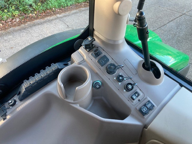 Farm tractor John Deere 6R 185: picture 12