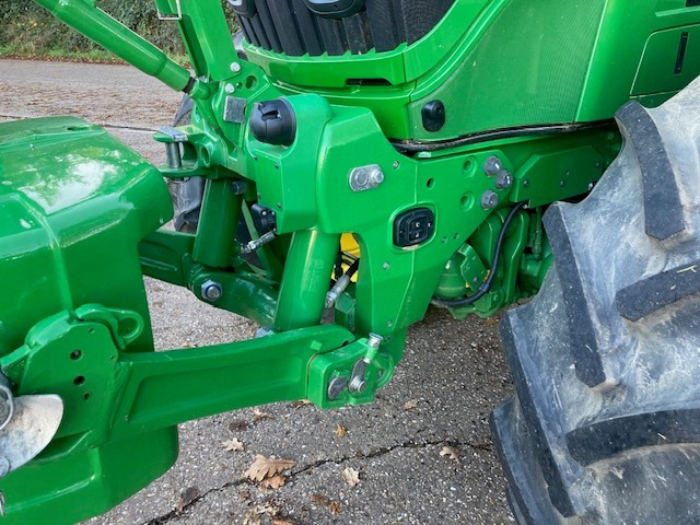 Farm tractor John Deere 6R 185: picture 8