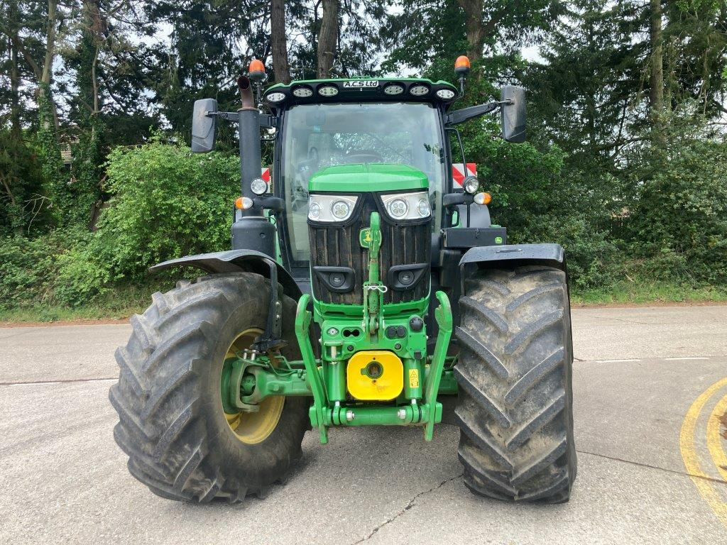 John Deere 6R 215 - Farm tractor: picture 1 John Deere 6R 215 - Farm tractor: picture 1