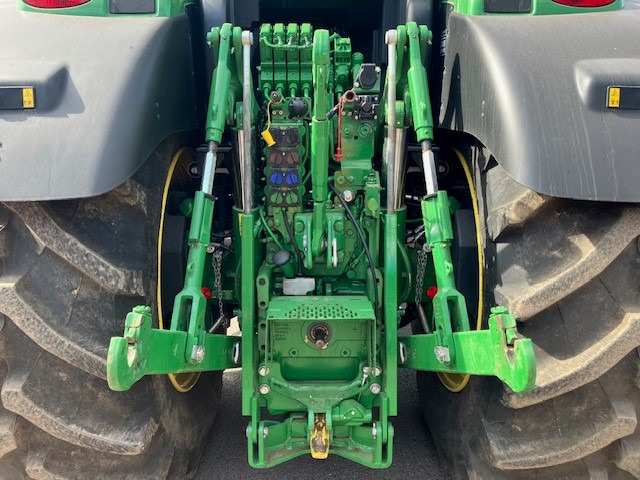 Farm tractor John Deere 6R 250: picture 9