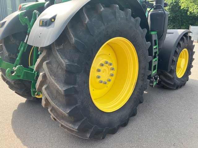 Farm tractor John Deere 6R 250: picture 7