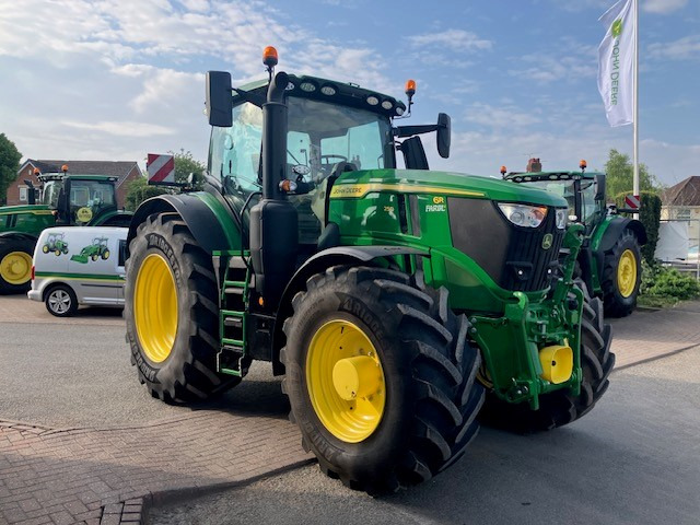 John Deere 6R 250 - Farm tractor: picture 4 John Deere 6R 250 - Farm tractor: picture 4