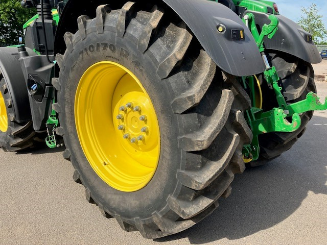Farm tractor John Deere 6R 250: picture 11