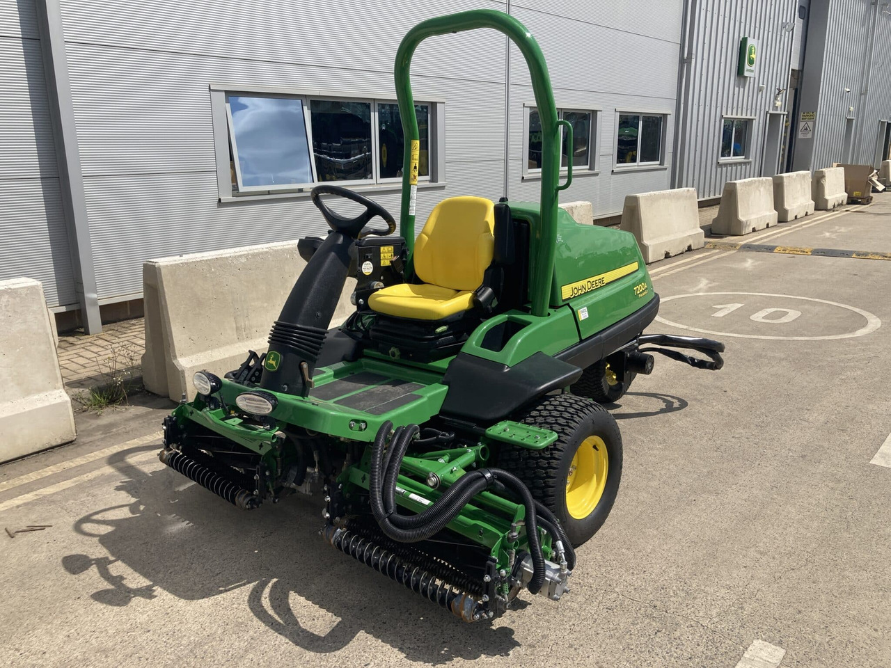 John Deere 7200A utility mower - Garden mower: picture 1 John Deere 7200A utility mower - Garden mower: picture 1