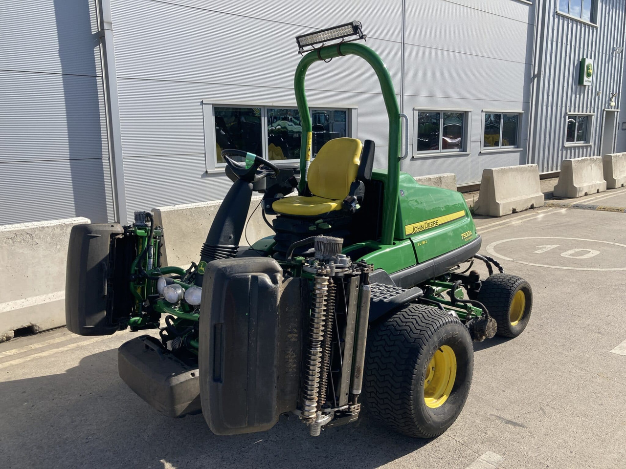John Deere 7500AE Fairway Mower - Garden mower: picture 1 John Deere 7500AE Fairway Mower - Garden mower: picture 1