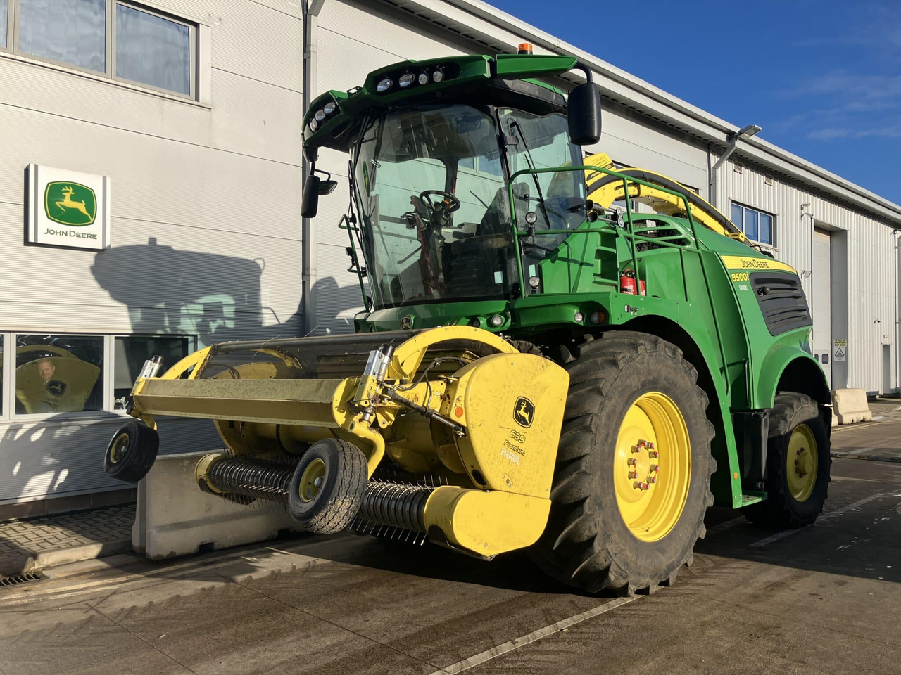 John Deere 8500i - Forage harvester: picture 1 John Deere 8500i - Forage harvester: picture 1