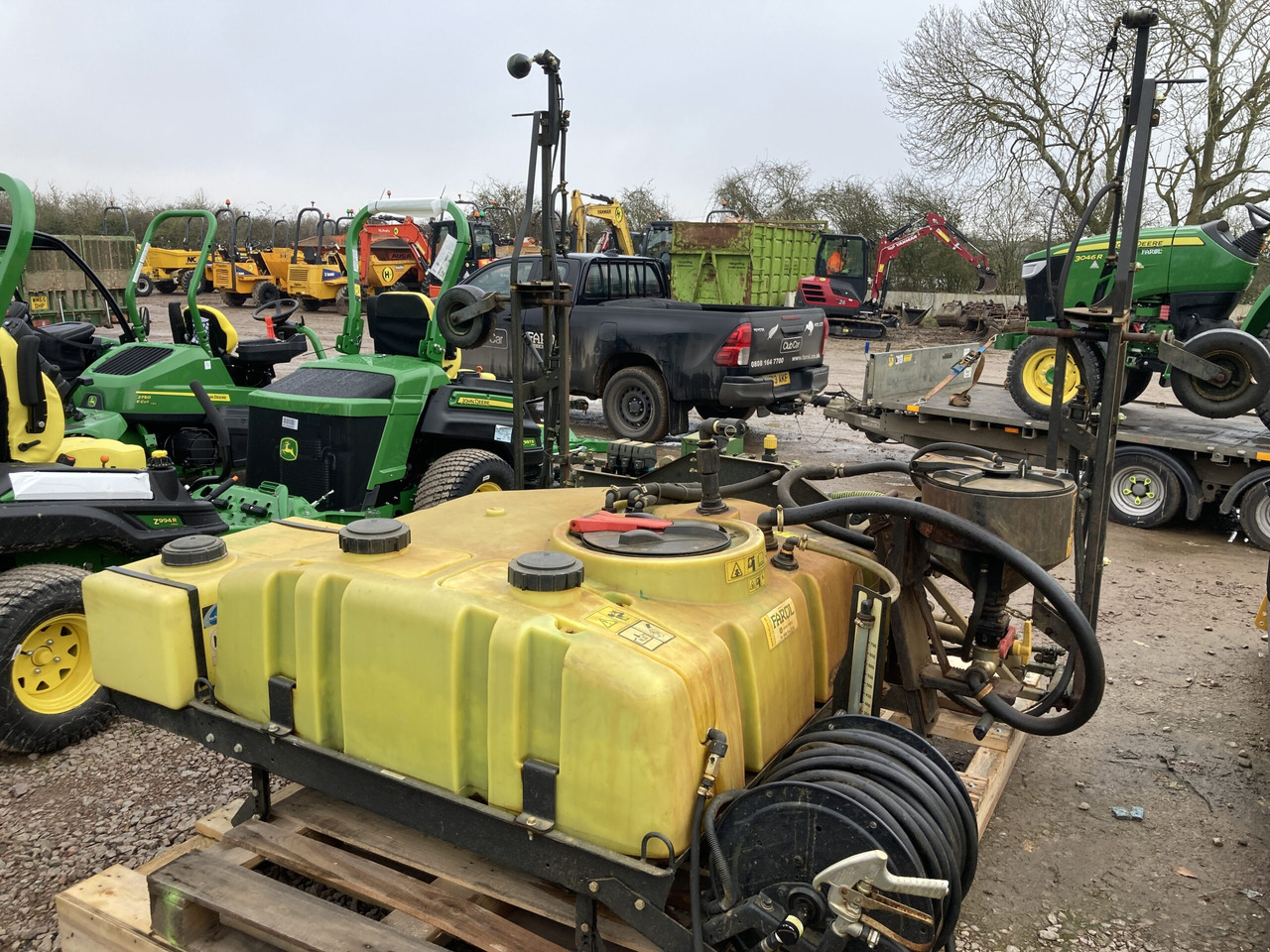 John Deere HD200 de-mount sprayer - Garden equipment: picture 1 John Deere HD200 de-mount sprayer - Garden equipment: picture 1