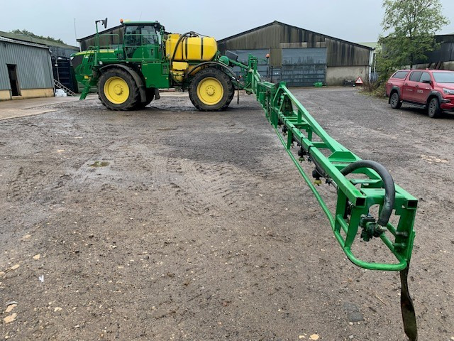 John Deere R4040i - Sprayer: picture 1 John Deere R4040i - Sprayer: picture 1