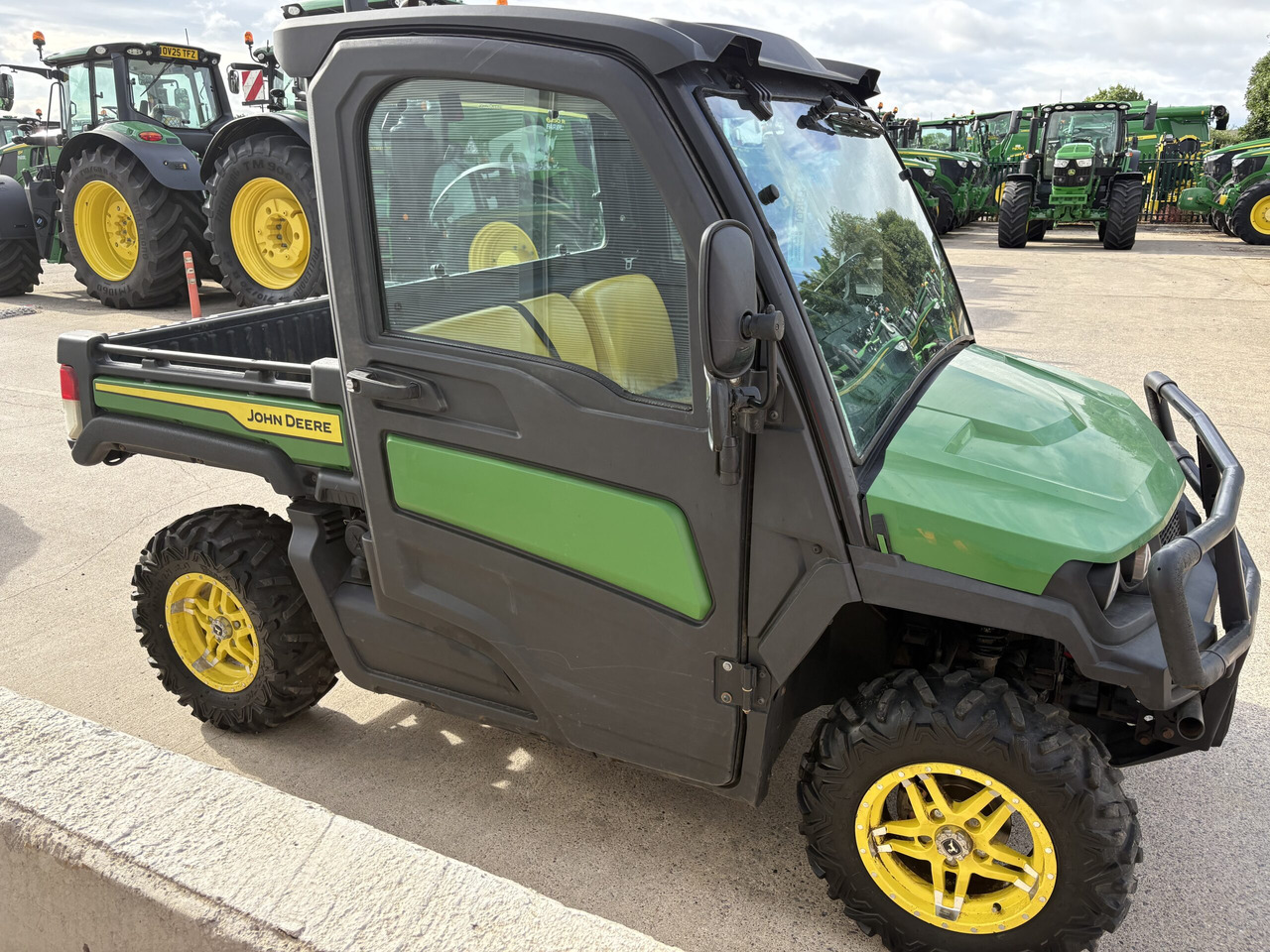 John Deere XUV865M Gator - Side-by-side/ ATV: picture 4 John Deere XUV865M Gator - Side-by-side/ ATV: picture 4