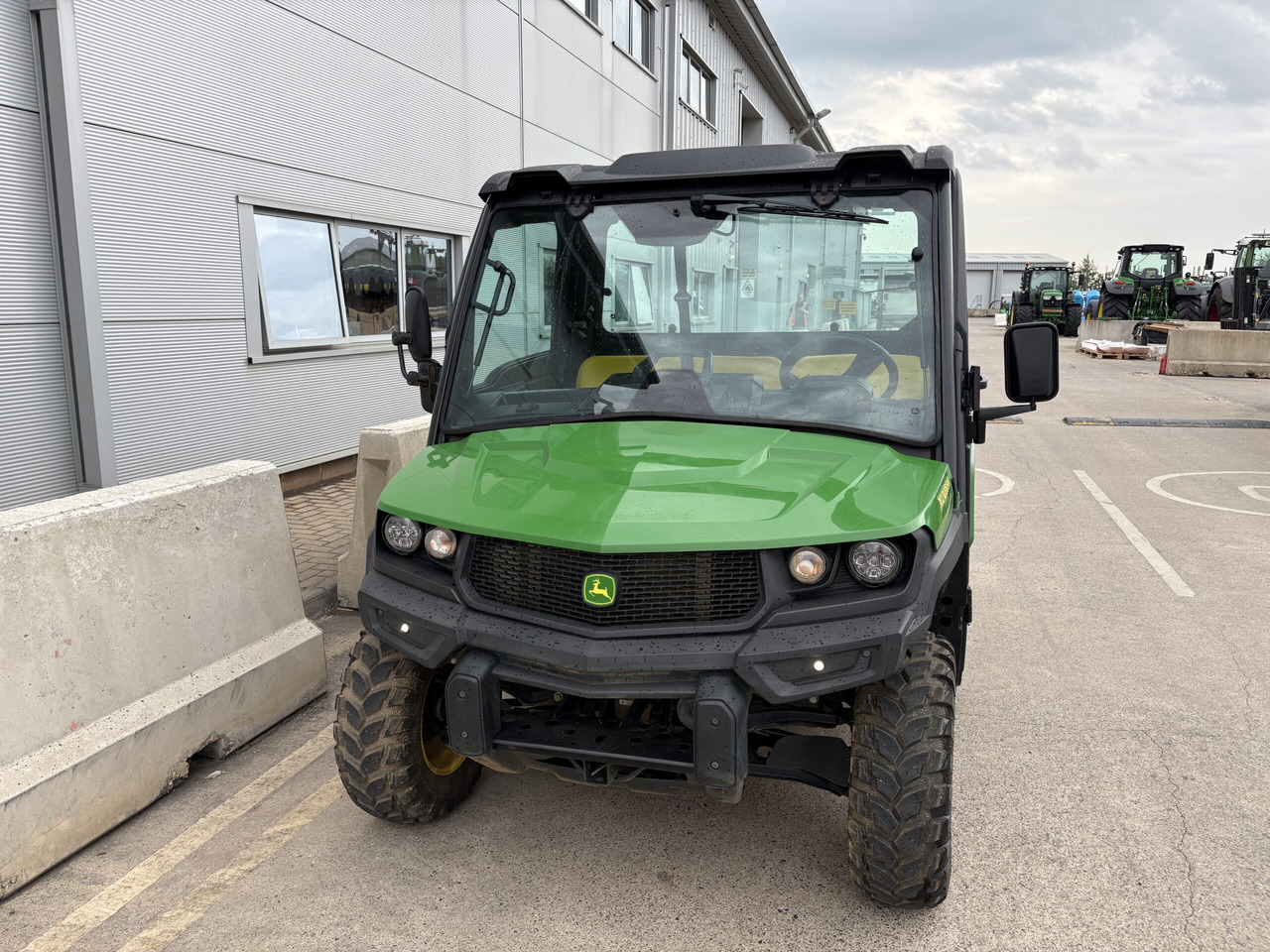 John Deere XUV865M Gator - Side-by-side/ ATV: picture 2 John Deere XUV865M Gator - Side-by-side/ ATV: picture 2