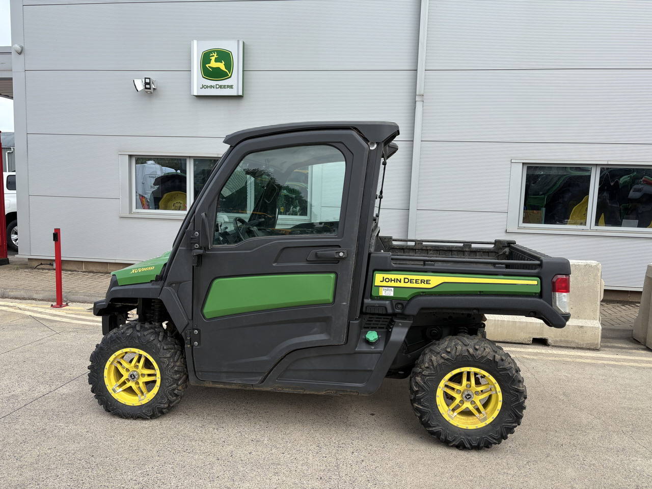 John Deere XUV865M Gator - Side-by-side/ ATV: picture 1 John Deere XUV865M Gator - Side-by-side/ ATV: picture 1