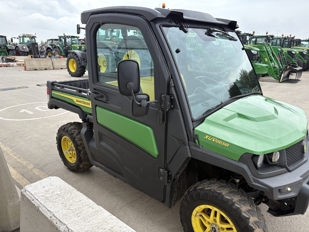 John Deere XUV865M Gator - Side-by-side/ ATV: picture 3 John Deere XUV865M Gator - Side-by-side/ ATV: picture 3