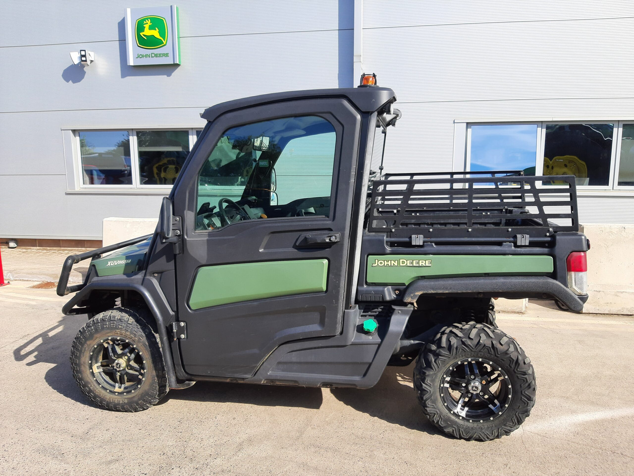 John Deere XUV865M - Side-by-side/ ATV: picture 1 John Deere XUV865M - Side-by-side/ ATV: picture 1
