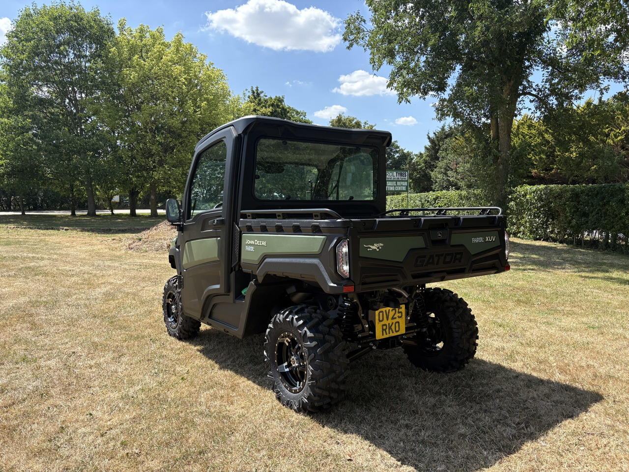 John Deere XUV875M Gator - Side-by-side/ ATV: picture 4 John Deere XUV875M Gator - Side-by-side/ ATV: picture 4
