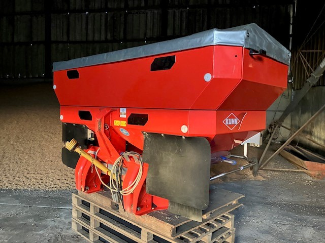Kuhn Axis 30.1 - Fertilizer spreader: picture 1 Kuhn Axis 30.1 - Fertilizer spreader: picture 1