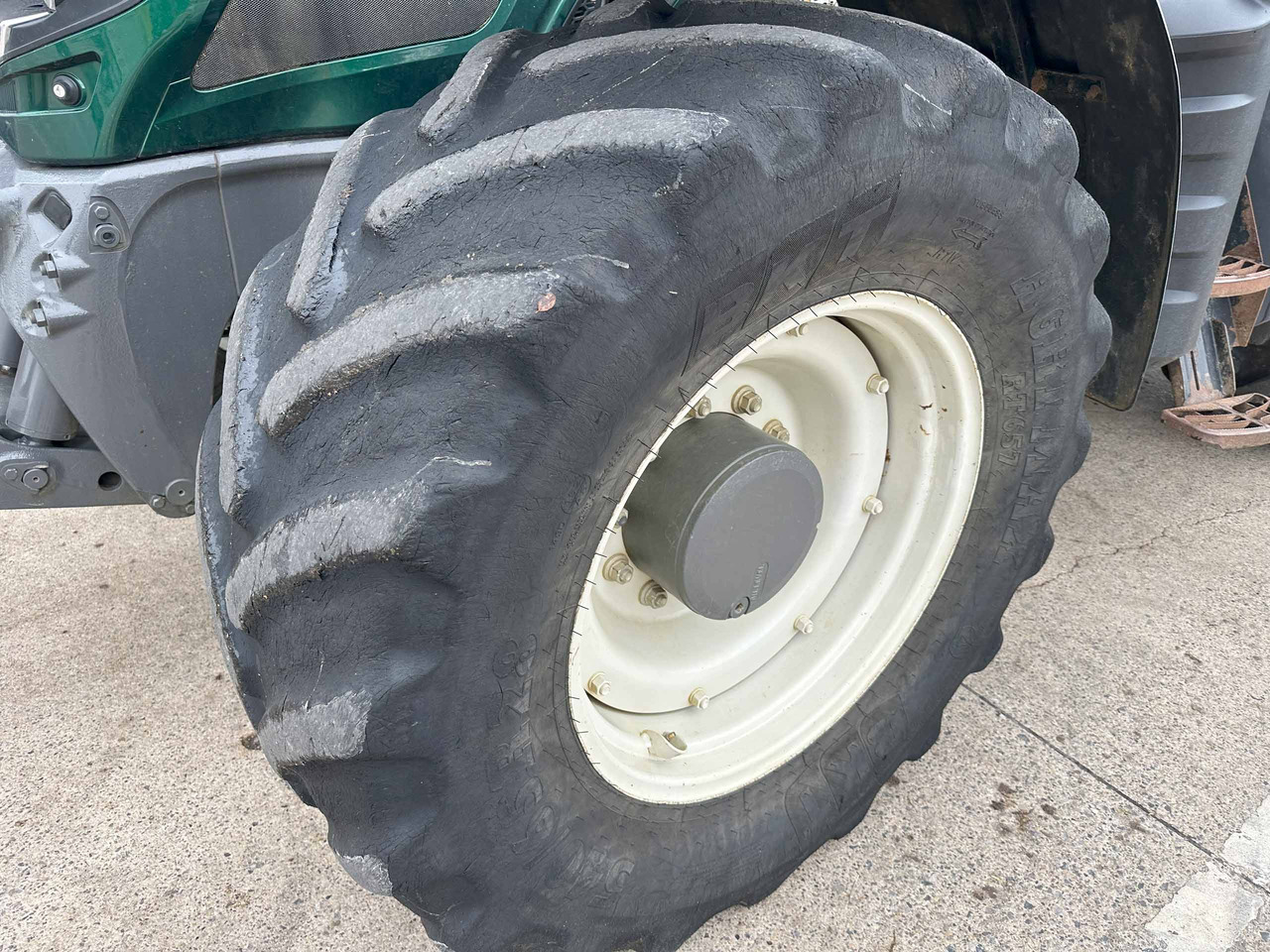 Farm tractor Valtra T174EV: picture 11