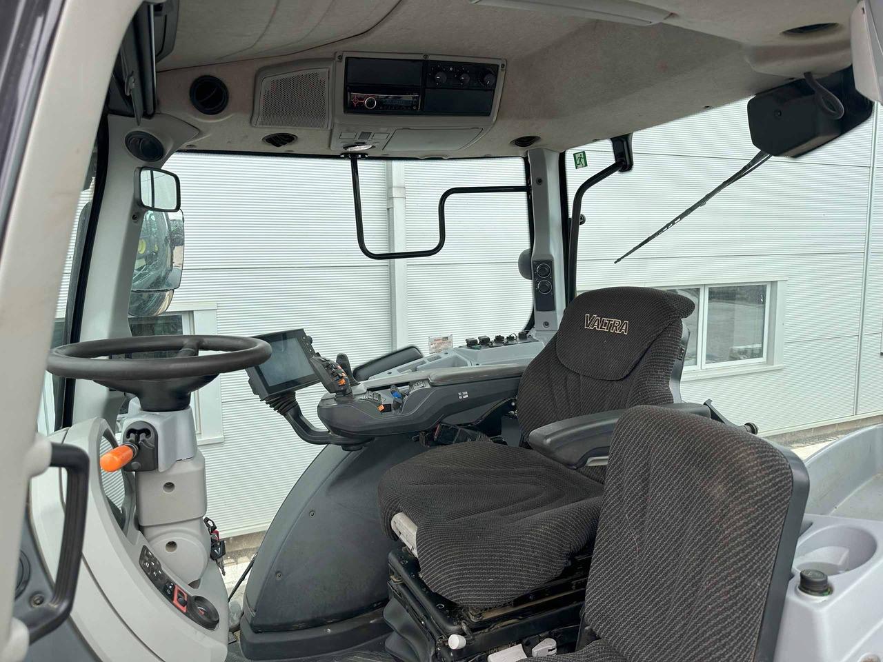 Farm tractor Valtra T174EV: picture 19