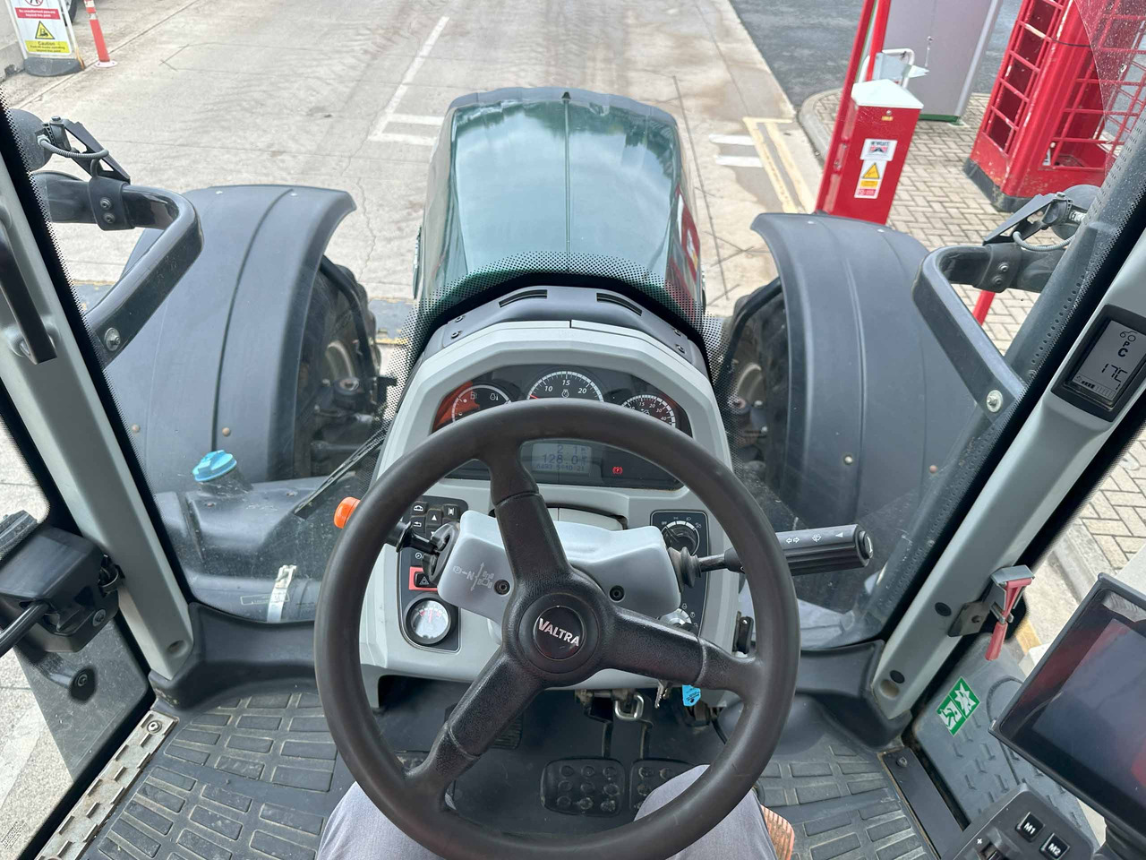Farm tractor Valtra T174EV: picture 18
