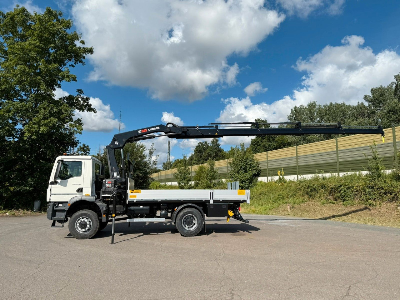 Lease a  MAN TGM 18.320 4x4 Hiab 228-4 Kran MAN TGM 18.320 4x4 Hiab 228-4 Kran: picture 11