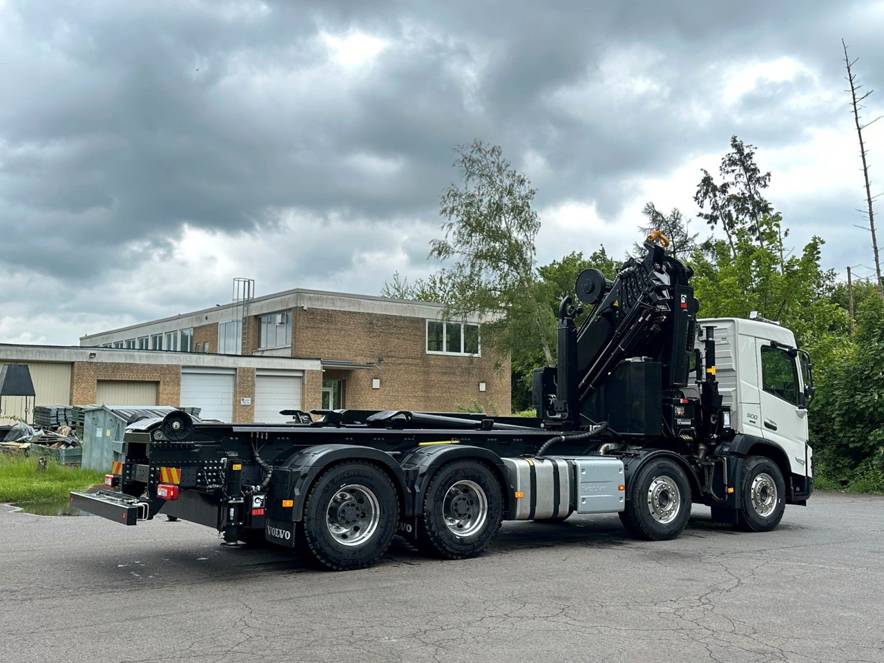 Lease a  Volvo FMX 500 8x4 Abrollkipper + Kran Hiab 658-6 Volvo FMX 500 8x4 Abrollkipper + Kran Hiab 658-6: picture 7
