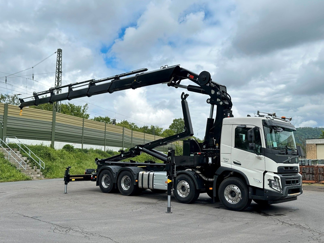 Lease a  Volvo FMX 500 8x4 Abrollkipper + Kran Hiab 658-6 Volvo FMX 500 8x4 Abrollkipper + Kran Hiab 658-6: picture 15