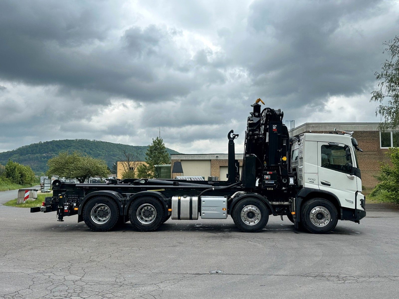 Lease a  Volvo FMX 500 8x4 Abrollkipper + Kran Hiab 658-6 Volvo FMX 500 8x4 Abrollkipper + Kran Hiab 658-6: picture 8