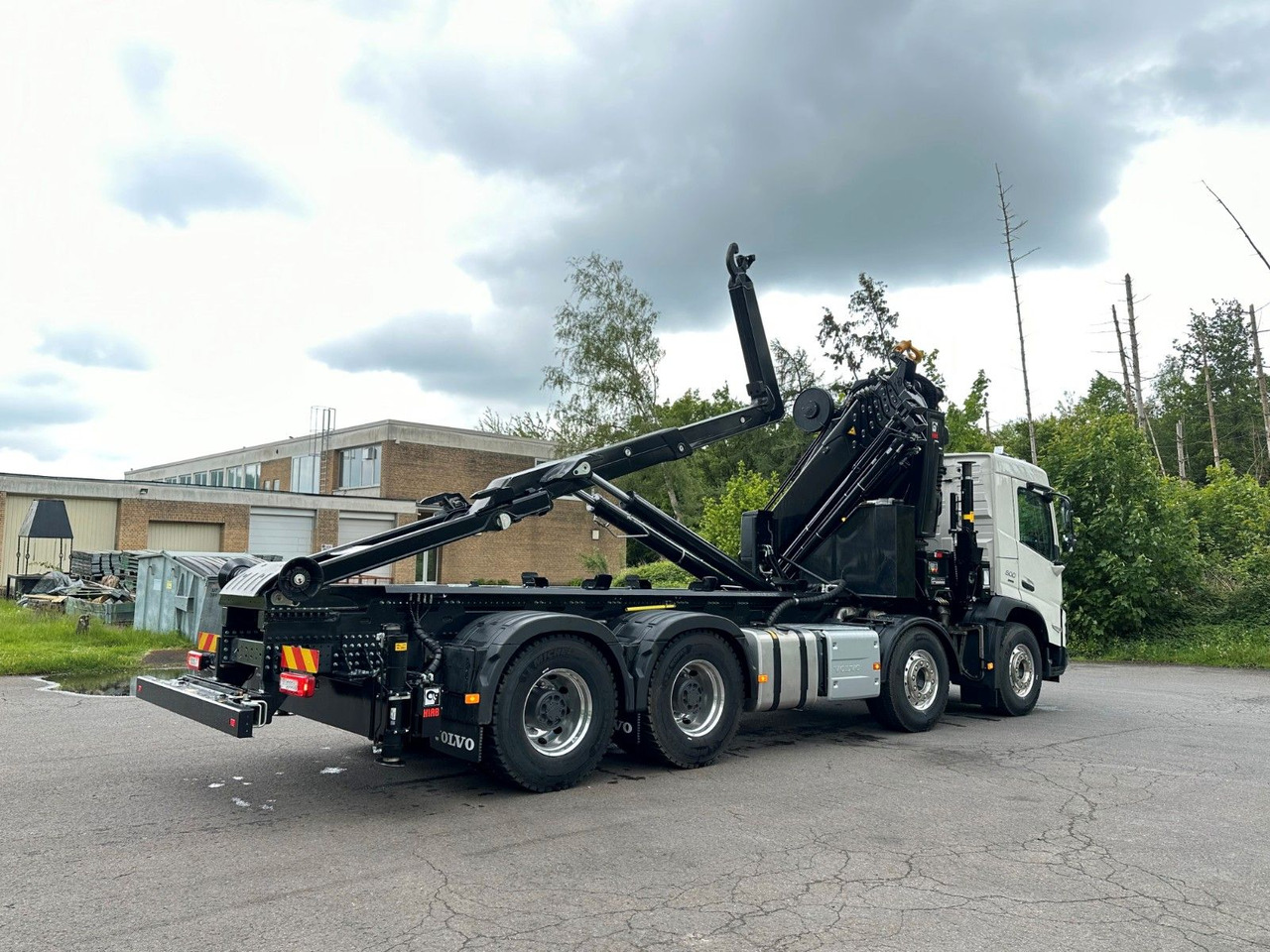 Lease a  Volvo FMX 500 8x4 Abrollkipper + Kran Hiab 658-6 Volvo FMX 500 8x4 Abrollkipper + Kran Hiab 658-6: picture 11
