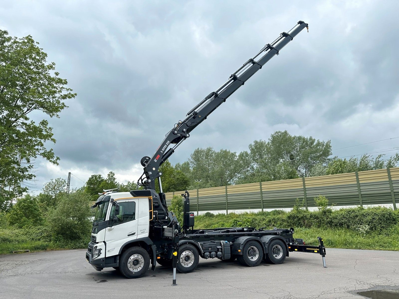 Lease a  Volvo FMX 500 8x4 Abrollkipper + Kran Hiab 658-6 Volvo FMX 500 8x4 Abrollkipper + Kran Hiab 658-6: picture 21