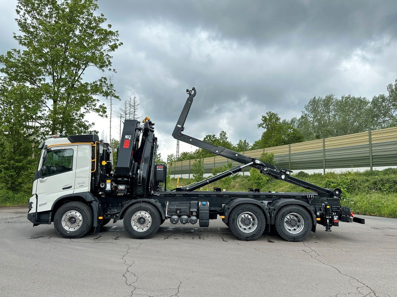Lease a  Volvo FMX 500 8x4 Abrollkipper + Kran Hiab 658-6 Volvo FMX 500 8x4 Abrollkipper + Kran Hiab 658-6: picture 10