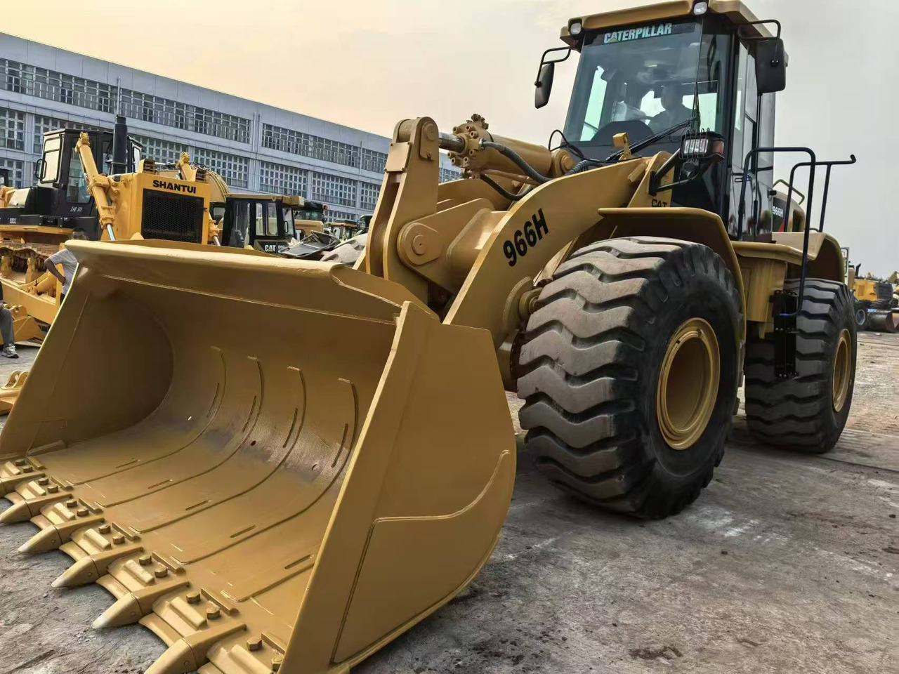 CATERPILLAR 966H - Wheel loader: picture 2 CATERPILLAR 966H - Wheel loader: picture 2
