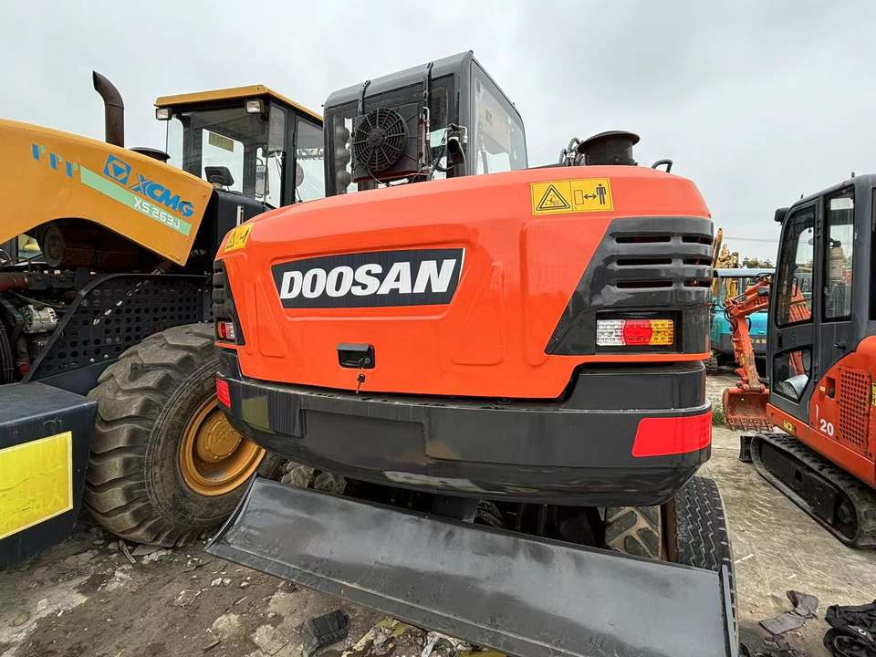 Hot Sale Used Doosan Dx75 Small 7.5t Wheel Excavator South Korea DX75 Mini Excavator for Sale Good Condition - Crawler excavator: picture 4 Hot Sale Used Doosan Dx75 Small 7.5t Wheel Excavator South Korea DX75 Mini Excavator for Sale Good Condition - Crawler excavator: picture 4