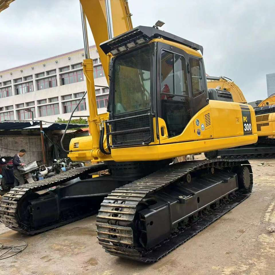 KOMATSU PC 300 - Crawler excavator: picture 4 KOMATSU PC 300 - Crawler excavator: picture 4