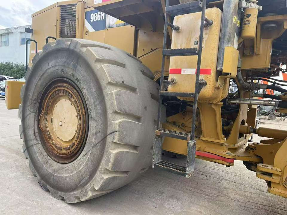 Used Cat Wheel Loader 986H for Sale Caterpillar Wheel Loader 986H in Good Condition - Wheel loader: picture 3 Used Cat Wheel Loader 986H for Sale Caterpillar Wheel Loader 986H in Good Condition - Wheel loader: picture 3