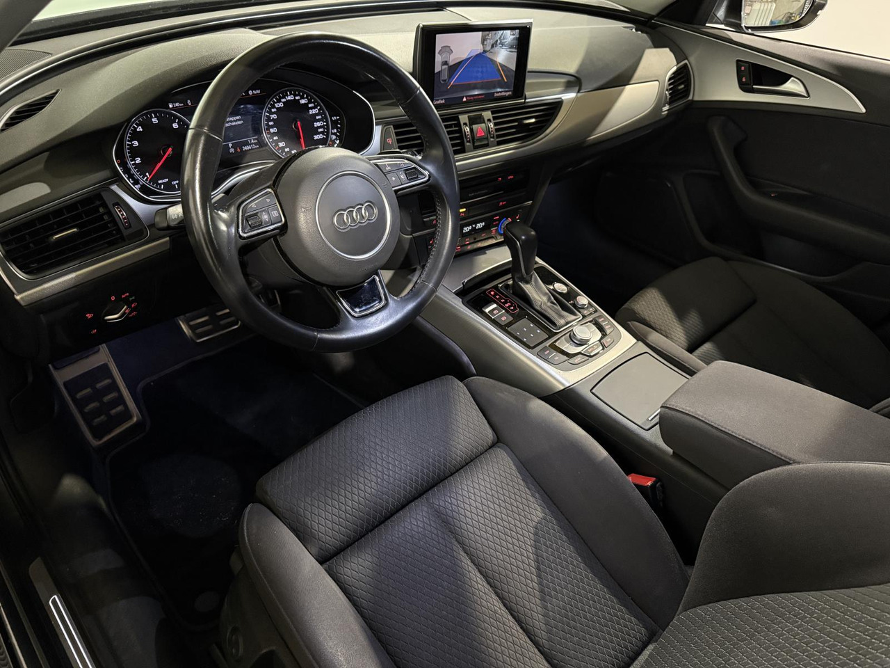 Audi | A6 Avant | 1.8 TFSI ultra Premium Edition | 2016 | 240.412 km | Automaat | L563VD | Geen oordeel - Car: picture 4 Audi | A6 Avant | 1.8 TFSI ultra Premium Edition | 2016 | 240.412 km | Automaat | L563VD | Geen oordeel - Car: picture 4