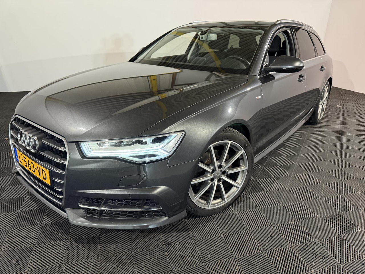 Audi | A6 Avant | 1.8 TFSI ultra Premium Edition | 2016 | 240.412 km | Automaat | L563VD | Geen oordeel - Car: picture 1 Audi | A6 Avant | 1.8 TFSI ultra Premium Edition | 2016 | 240.412 km | Automaat | L563VD | Geen oordeel - Car: picture 1