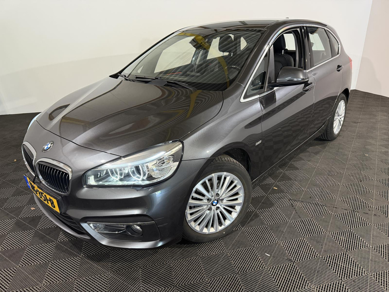 BMW | 2-serie Active Tourer | 218d Corporate Lease Luxury | 2015 | 223.959 km | HG351B | Logisch - Car: picture 1 BMW | 2-serie Active Tourer | 218d Corporate Lease Luxury | 2015 | 223.959 km | HG351B | Logisch - Car: picture 1