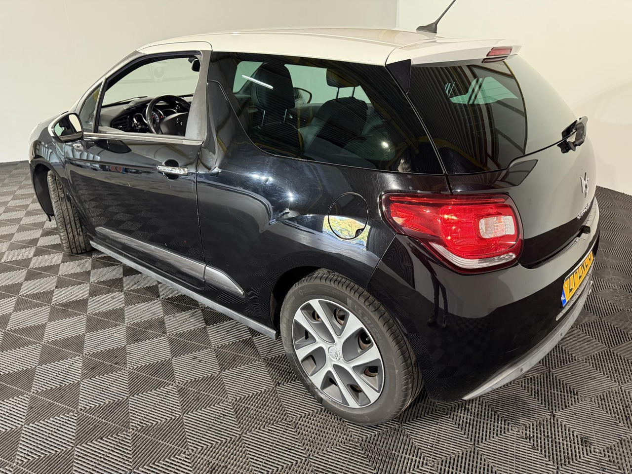 Citroen | DS3 | 1.2 VTi Business | 2013 | 136.694 km | 27ZNL6 | Logisch - Hatchback: picture 2 Citroen | DS3 | 1.2 VTi Business | 2013 | 136.694 km | 27ZNL6 | Logisch - Hatchback: picture 2